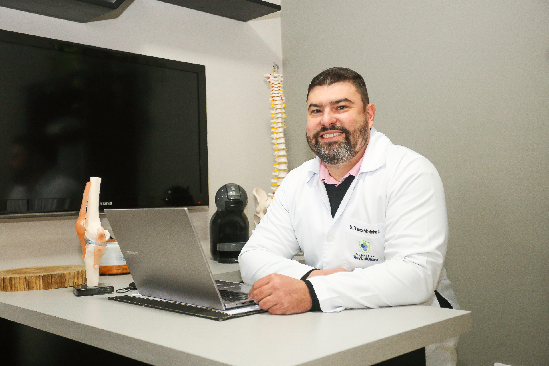Dr. Ricardo Falavinha Jr., ortopedista especialista em joelho em Curitiba